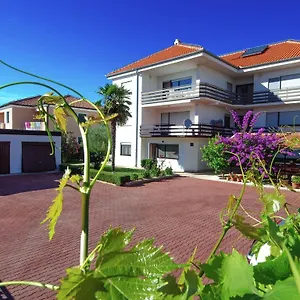apartment-denis.hotelinzadar.com/